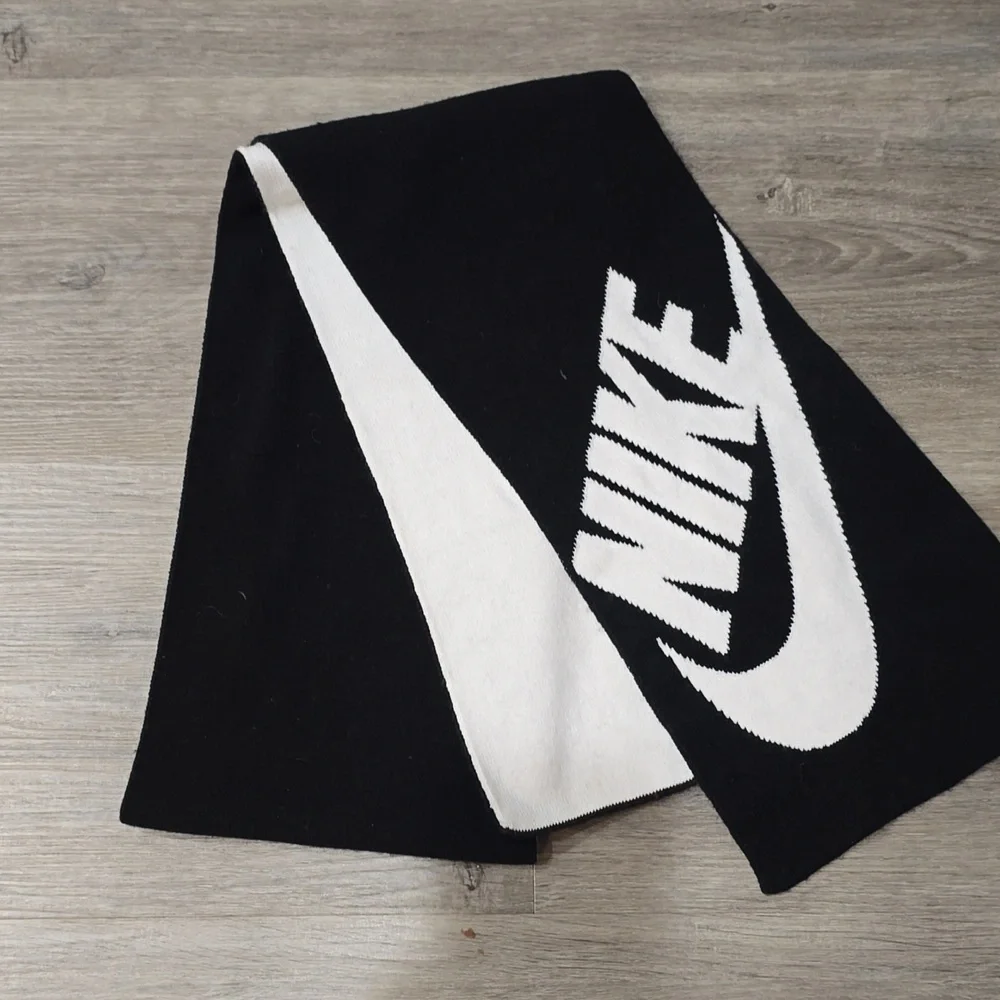 Nike bold scarf